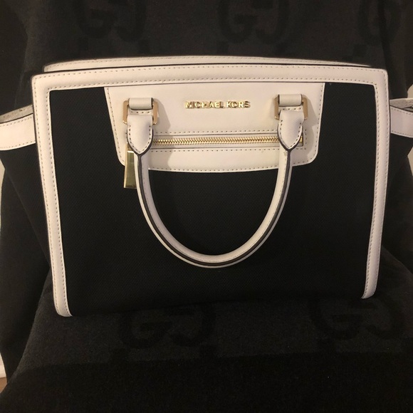Authentic Michael Kors Handbag - Picture 1 of 7